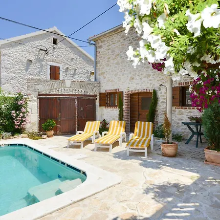 Romantica In Mit Gemeinsamem Pool Appartamento
