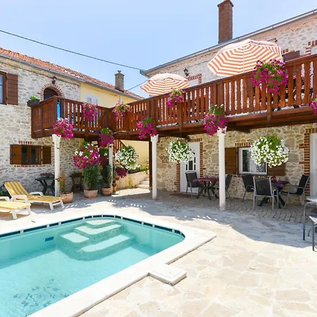 Romantica In Mit Gemeinsamem Pool Appartamento *